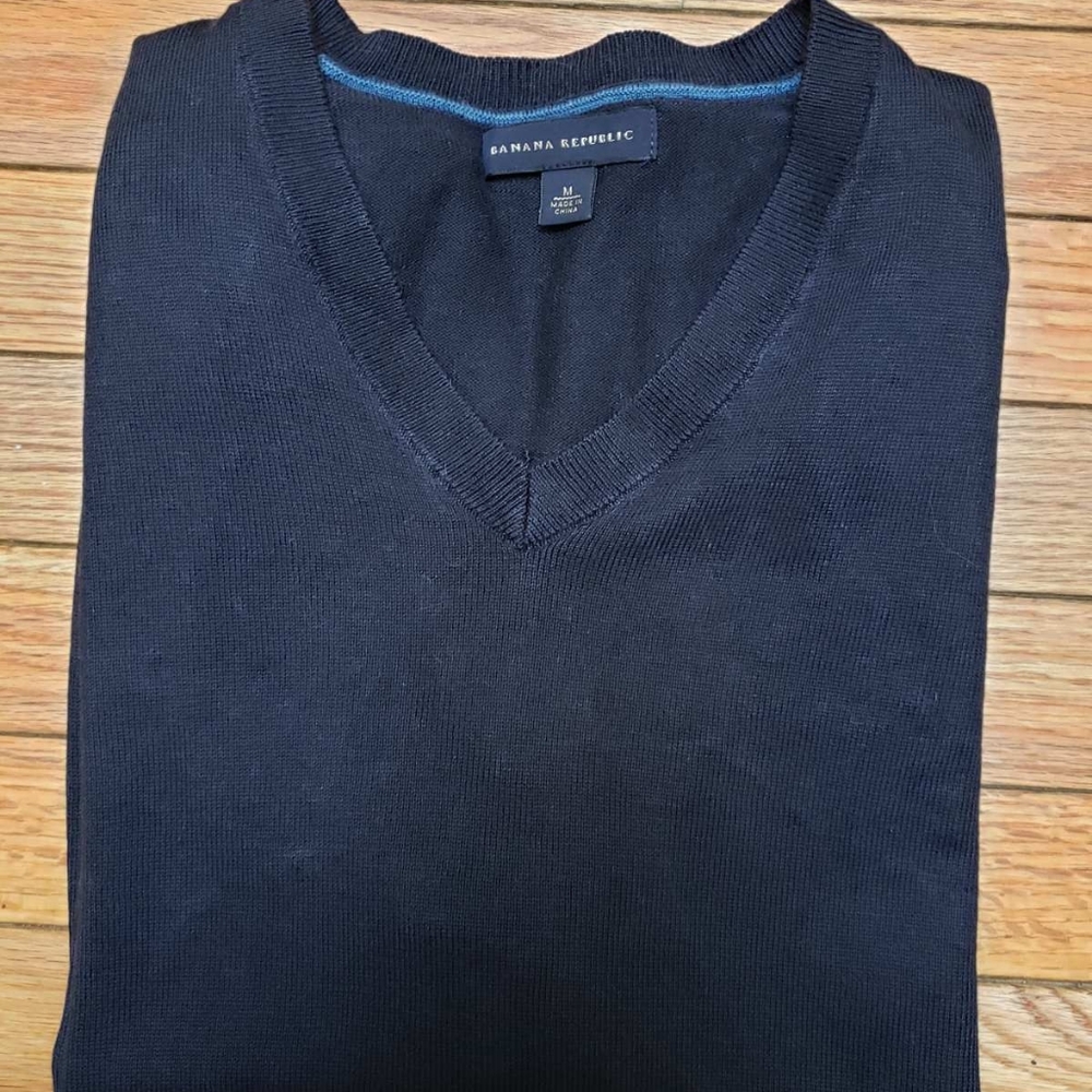 Banana Republic V-Neck Sweater. Medium